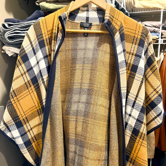 Gorgeous Plaid Jones New York Poncho - Picture 4 of 7